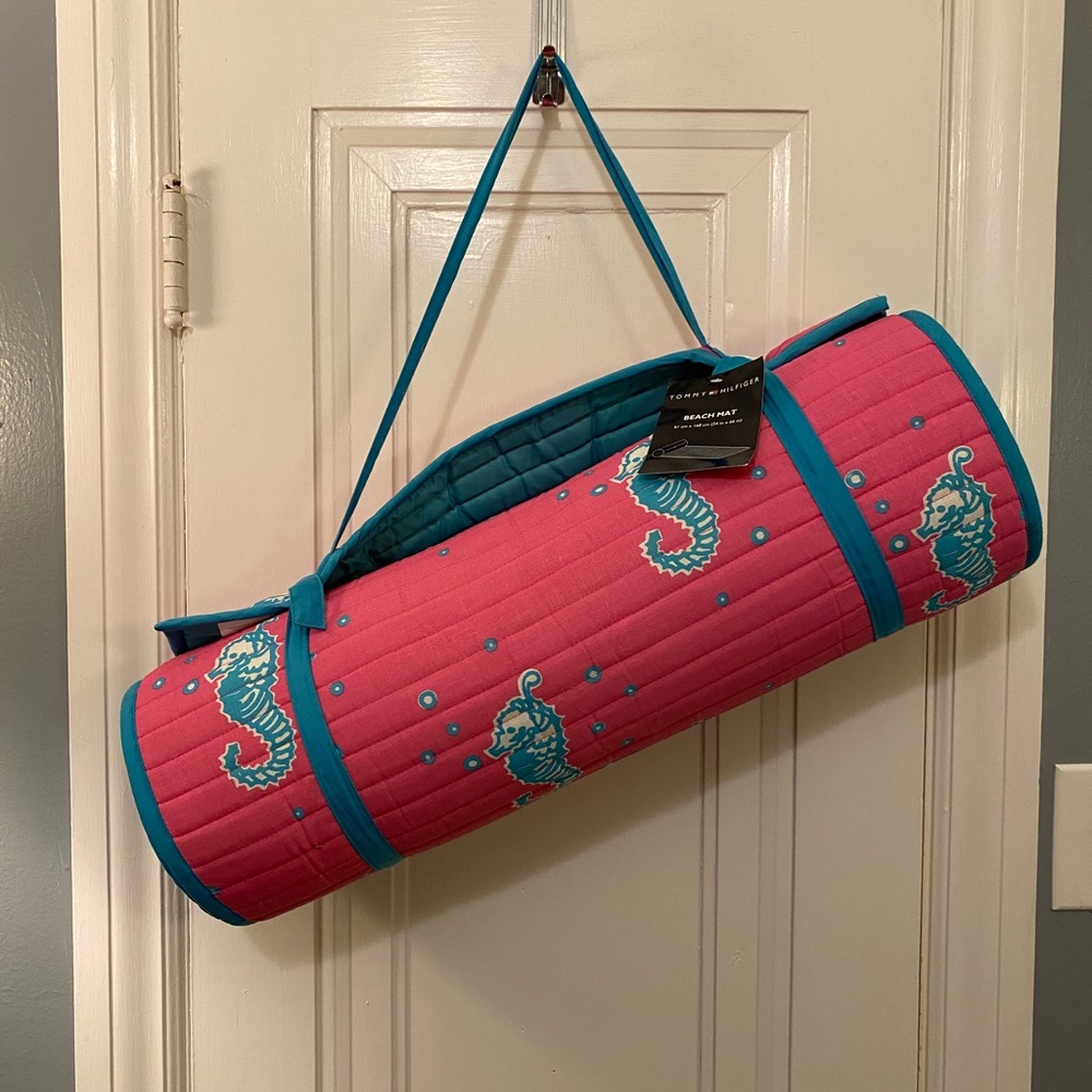 🏖 Tommy Hilfiger Beach Mat!